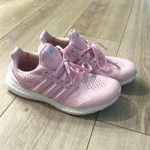 Adidas ultra boost women’s light pink tennis running shoes size US 7.5